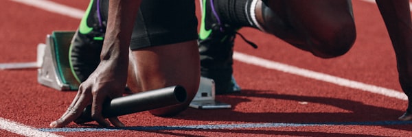 足球与篮球专题分析合集封面图，象征数据与策略